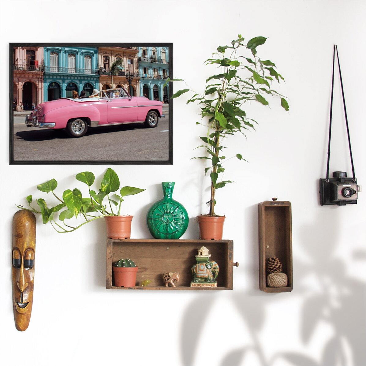 Poster: Ein rosa Oldtimer auf der Straße
