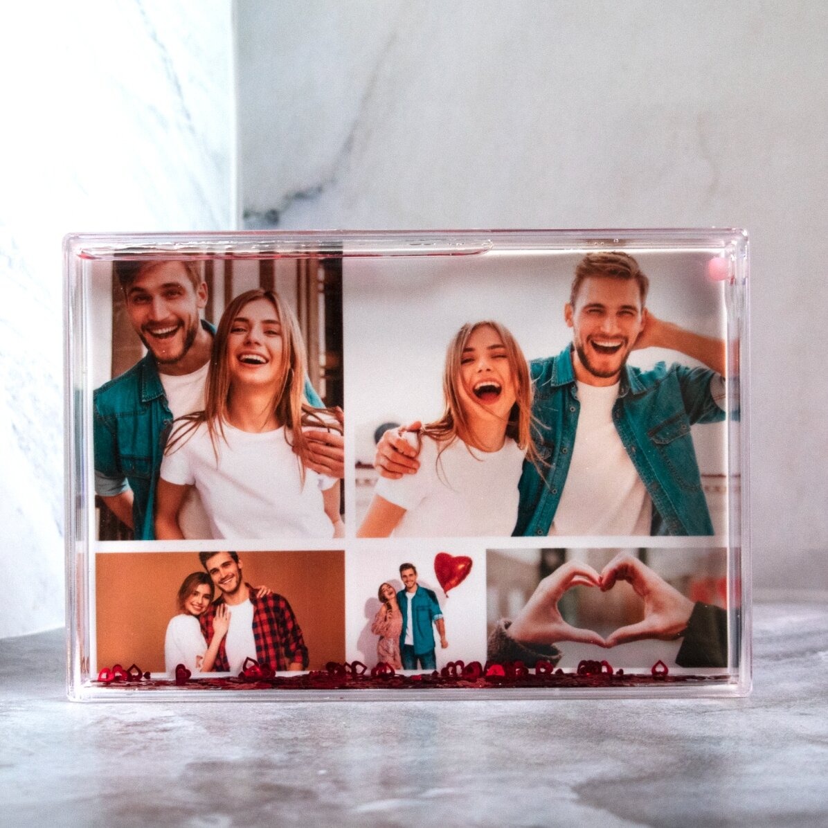Personalisierter Schreibtisch-Fotorahmen mit Herzchen für 5 Fotos – Our love