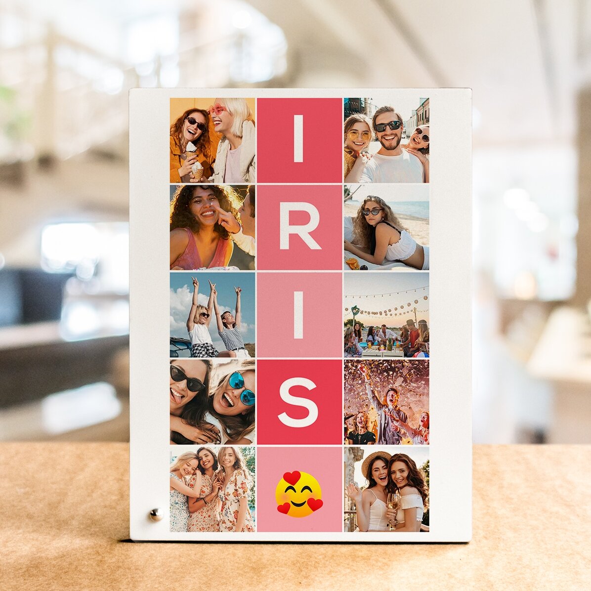 Personalisierter Fotorahmen für den Schreibtisch mit 10 Fotos und einem 5-Buchstaben-Namen in vertik