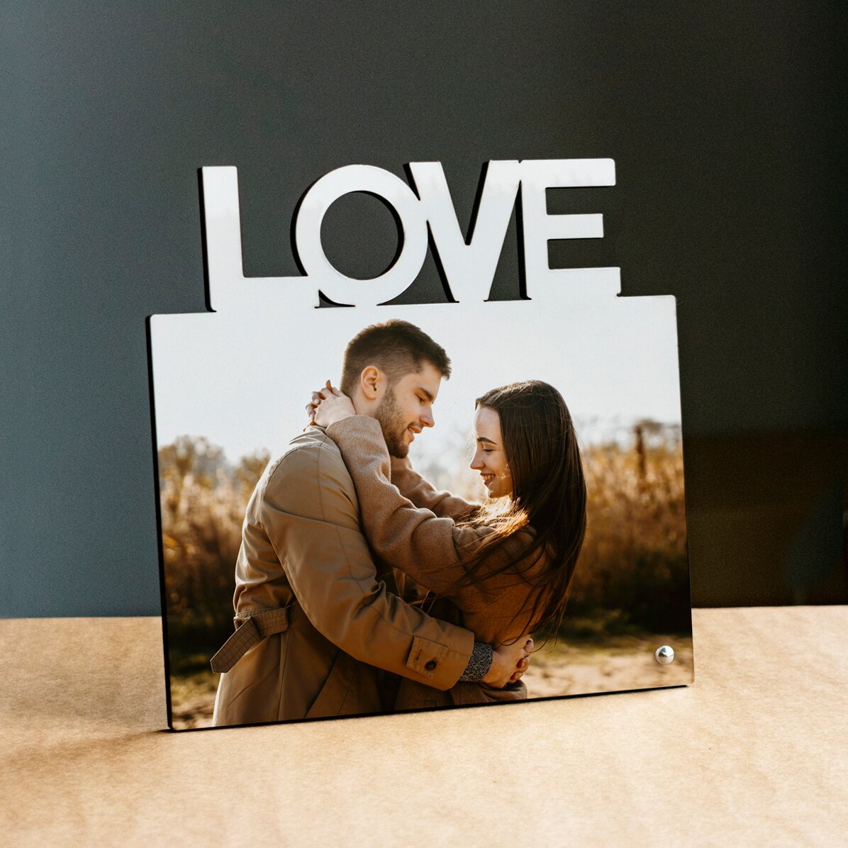 Personalisierter Fotorahmen für den Schreibtisch mit einem Foto – Modell LOVE