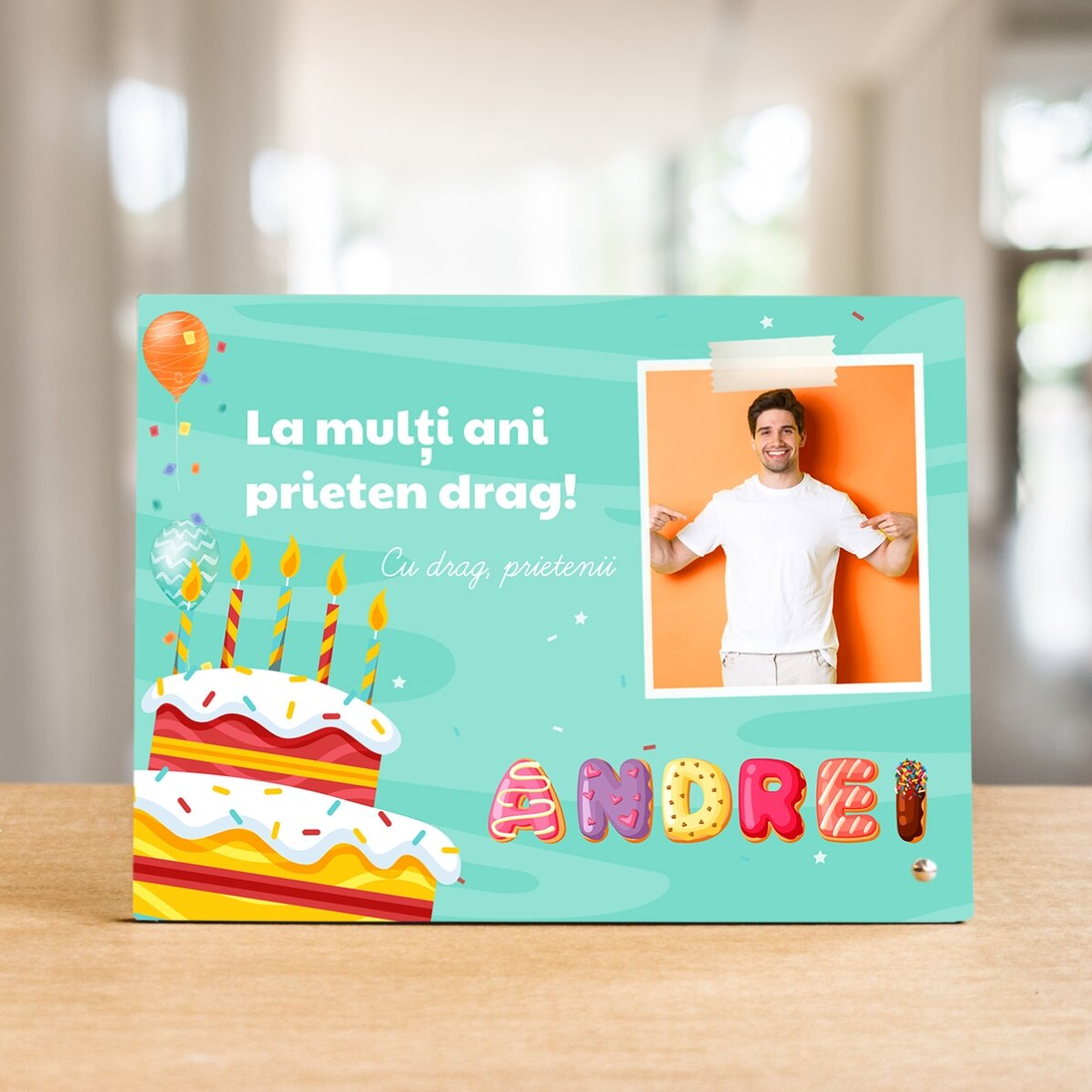 Personalisierter Fotorahmen für den Schreibtisch mit einem Foto, einem Text und einem besonderen Nam