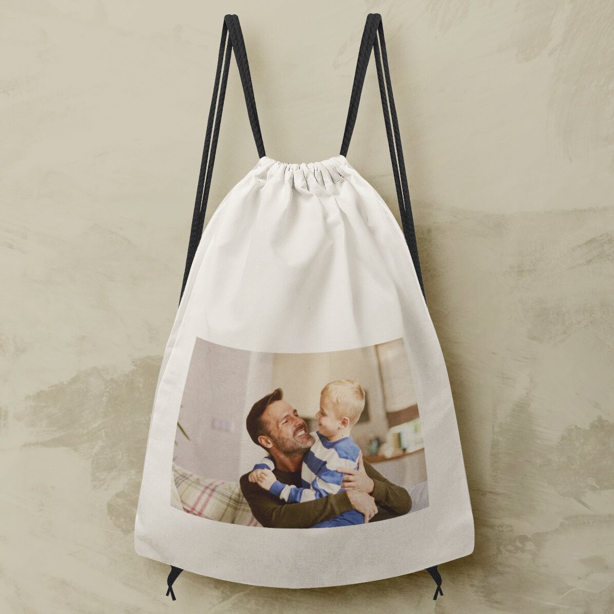 Personalisierter Rucksack mit einem Querformatfoto und Text