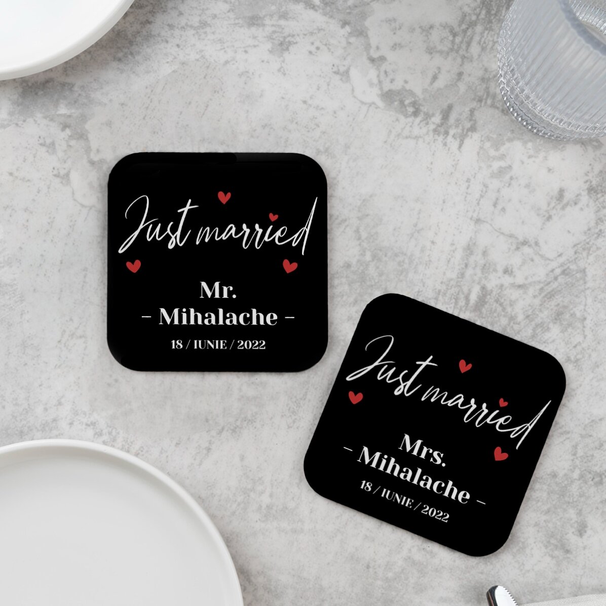 Set mit 2 personalisierten Untersetzern mit der Aufschrift „Just Married“