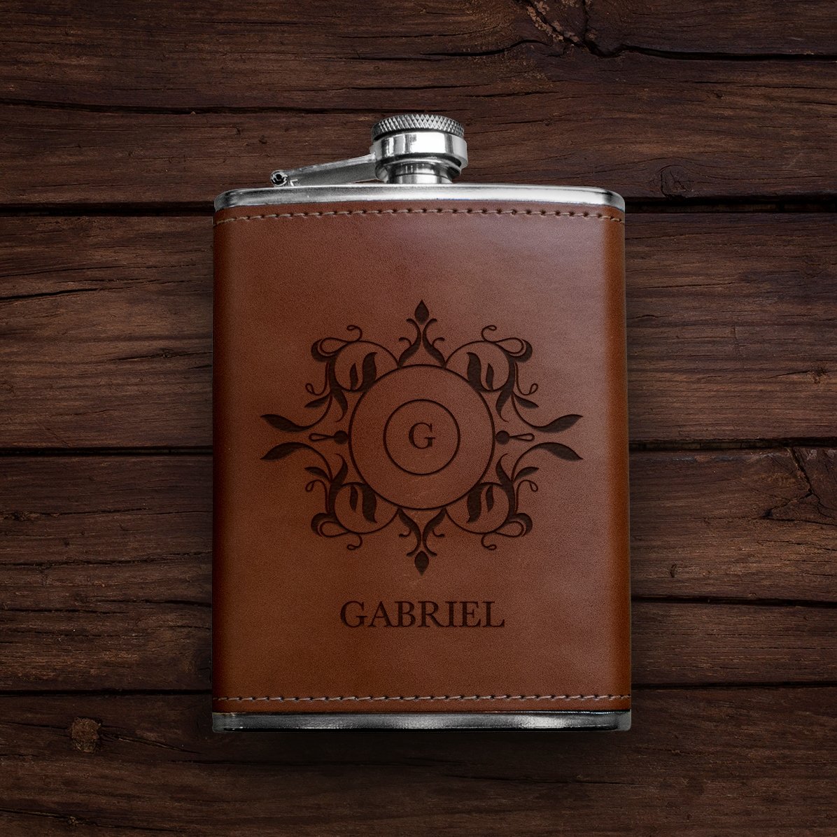 Personalisierte, mit Leder ummantelte Taschenflasche – Monogram