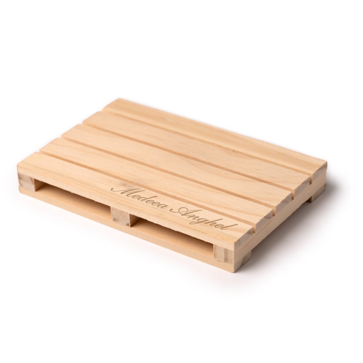 Personalisierter Gläserhalter in Form einer Palette mit Namen