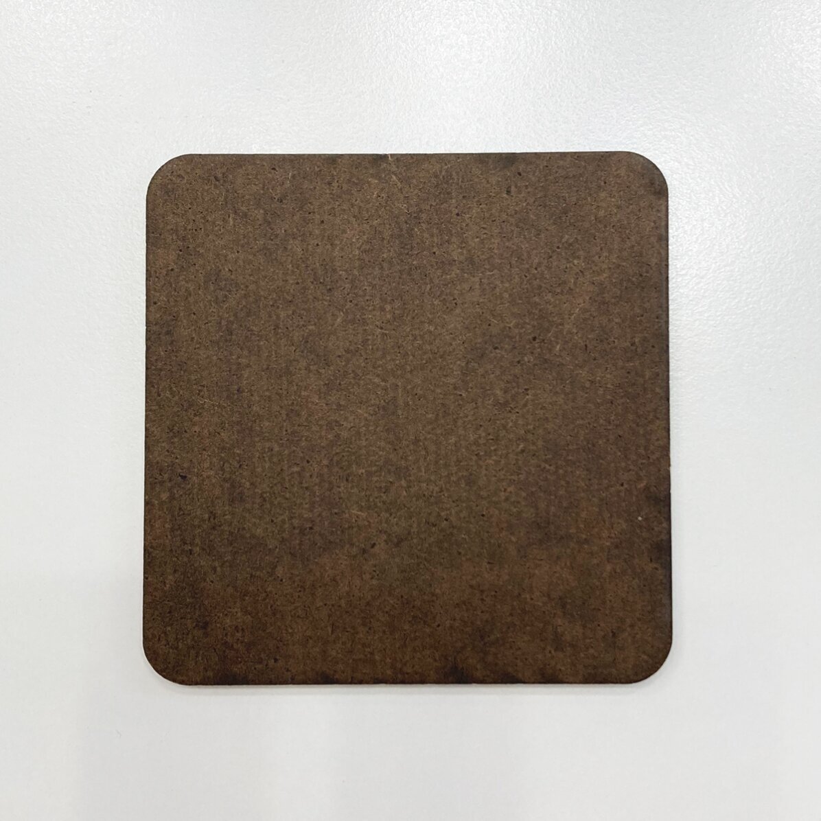 Personalisierter Untersetzer mit QR-Code