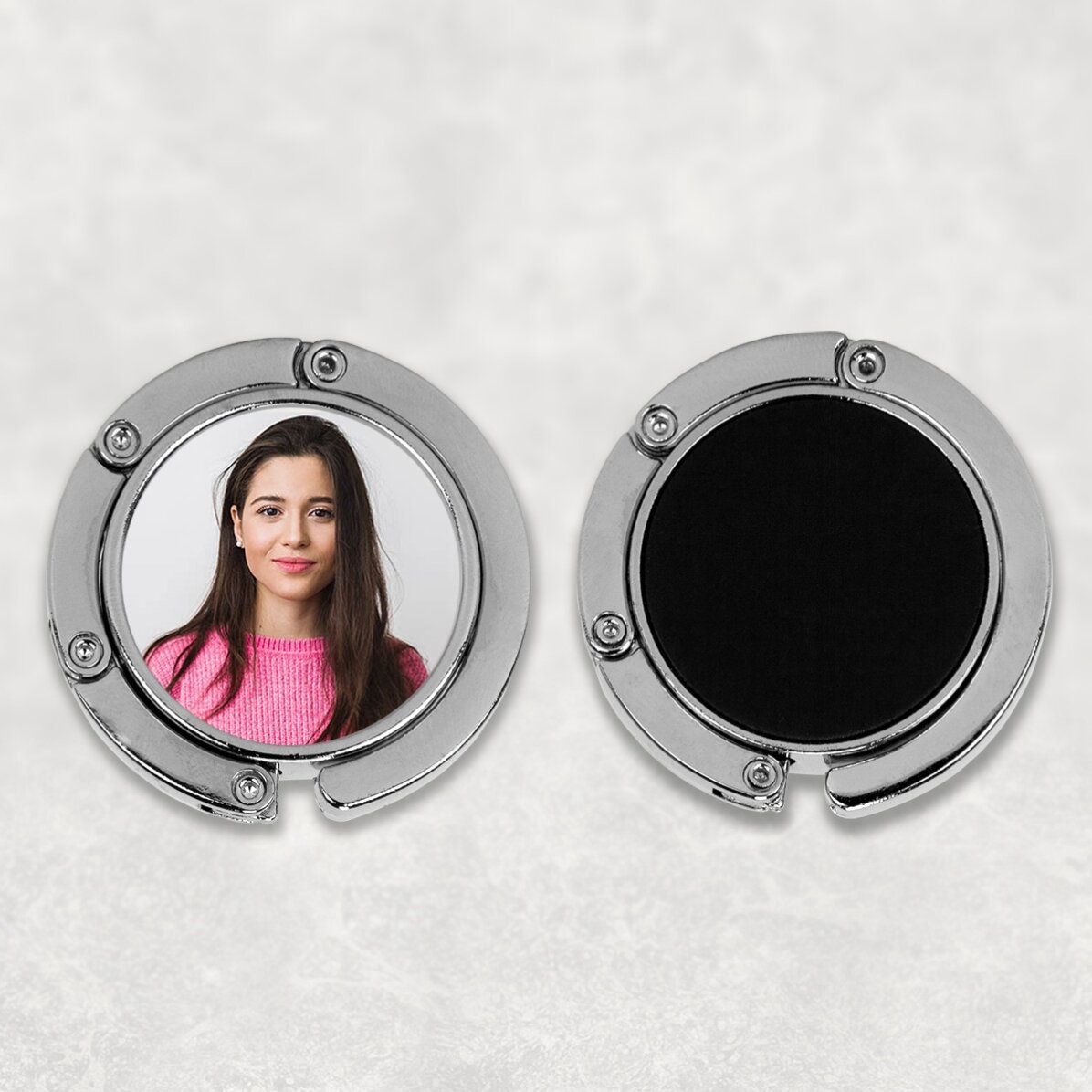 Individuell gestalteter Taschenhalter für den Tisch mit einem Foto