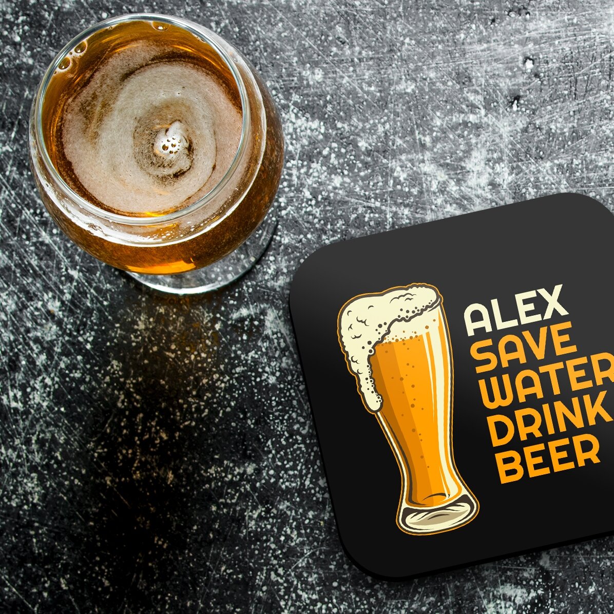 Personalisierter Gläserhalter mit dem Aufdruck „Save water, drink beer“