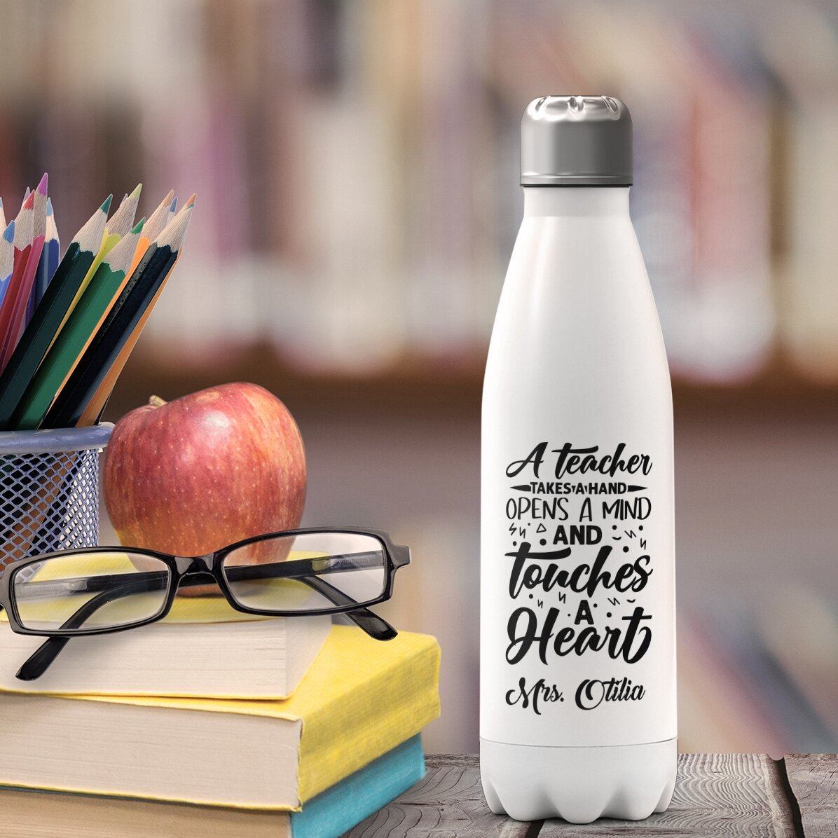 Personalisierte Thermoskanne mit weißem Boden und Namensaufdruck für Lehrer – Touch a heart
