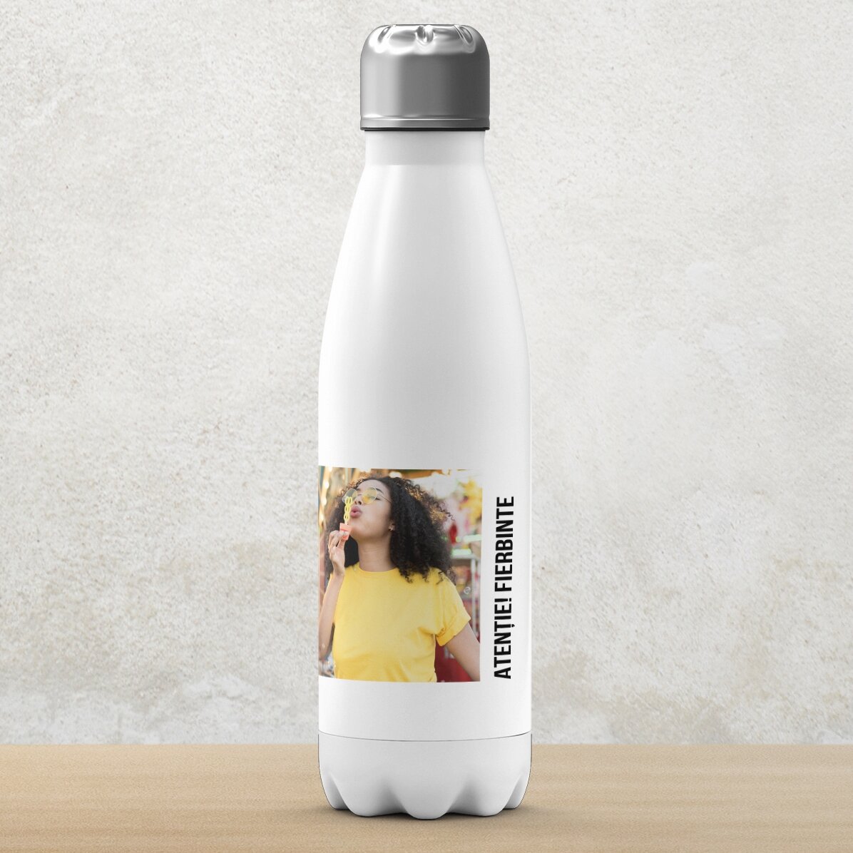 Thermoskanne mit weißem Boden, individuell gestaltet mit einem Foto und einem Text