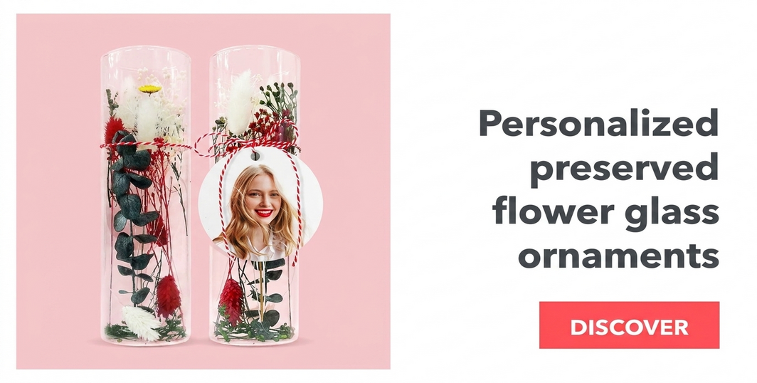 Personalisierte Glasornamente mit konservierten Blumen