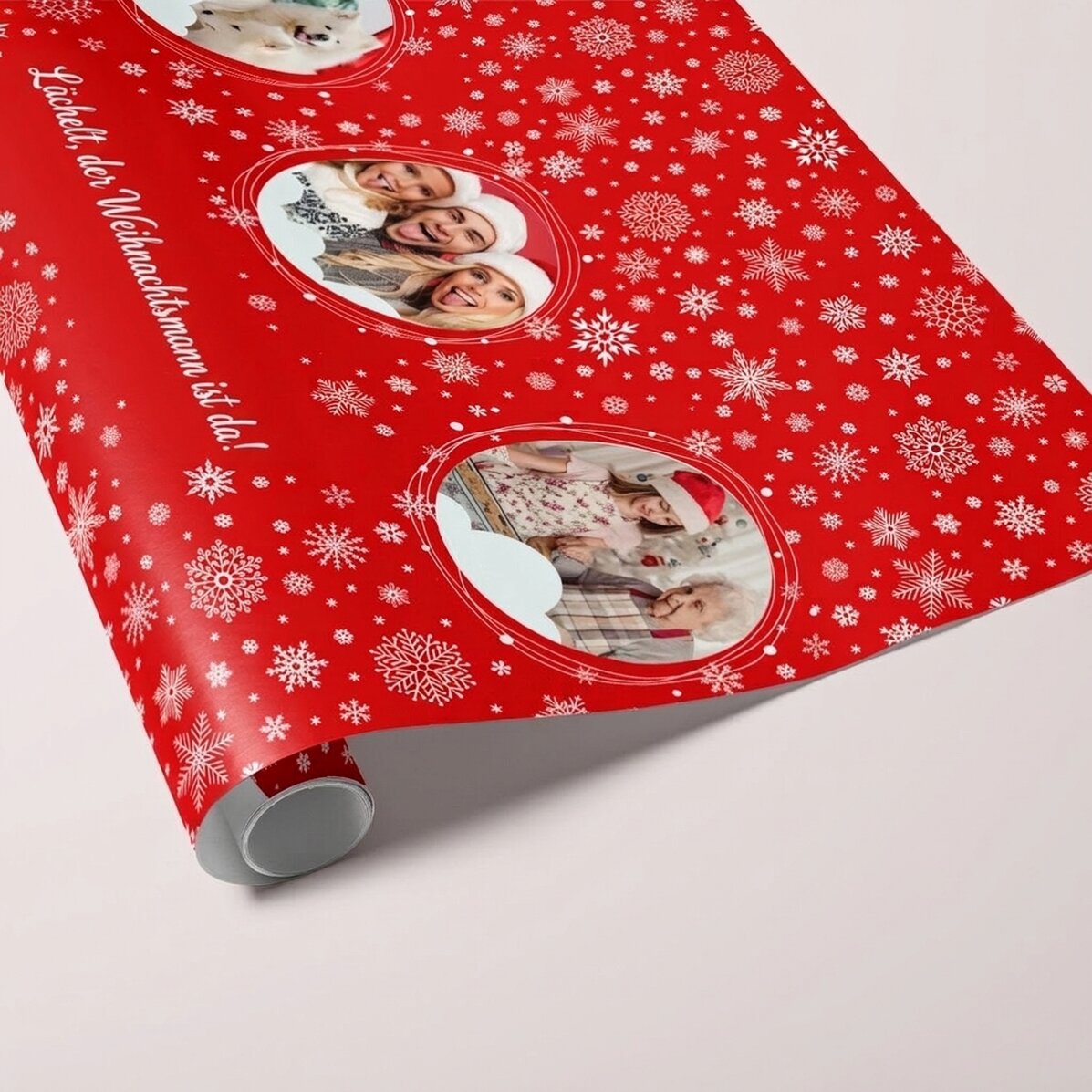 Individuell gestaltetes Geschenkpapier mit 3 Fotos und Text – Schneeflocken