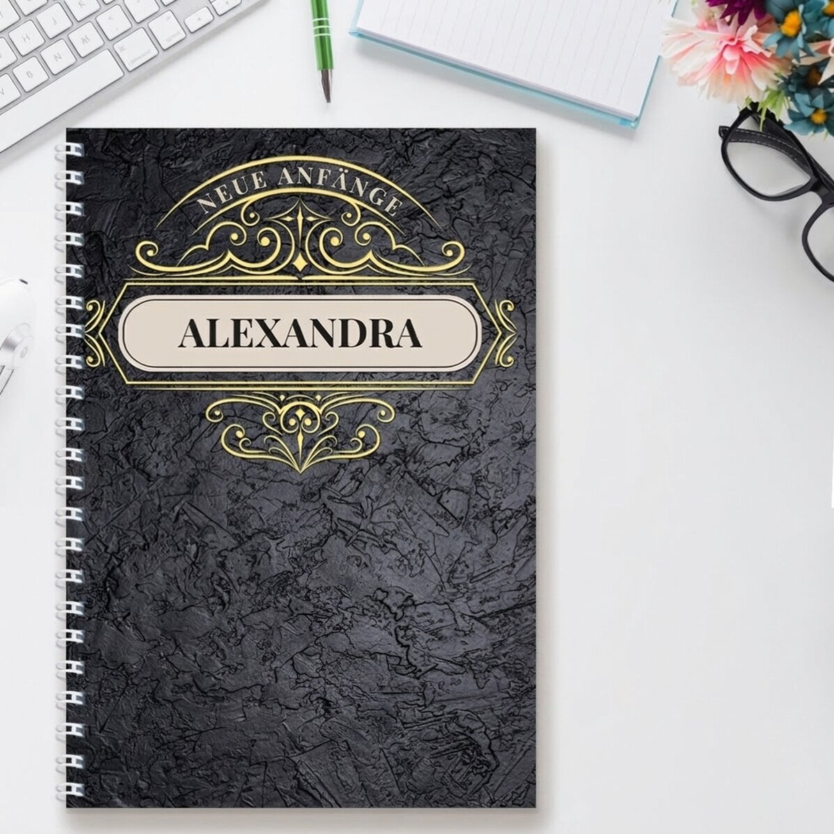 Personalisiertes Notizbuch mit Text – New Beginnings
