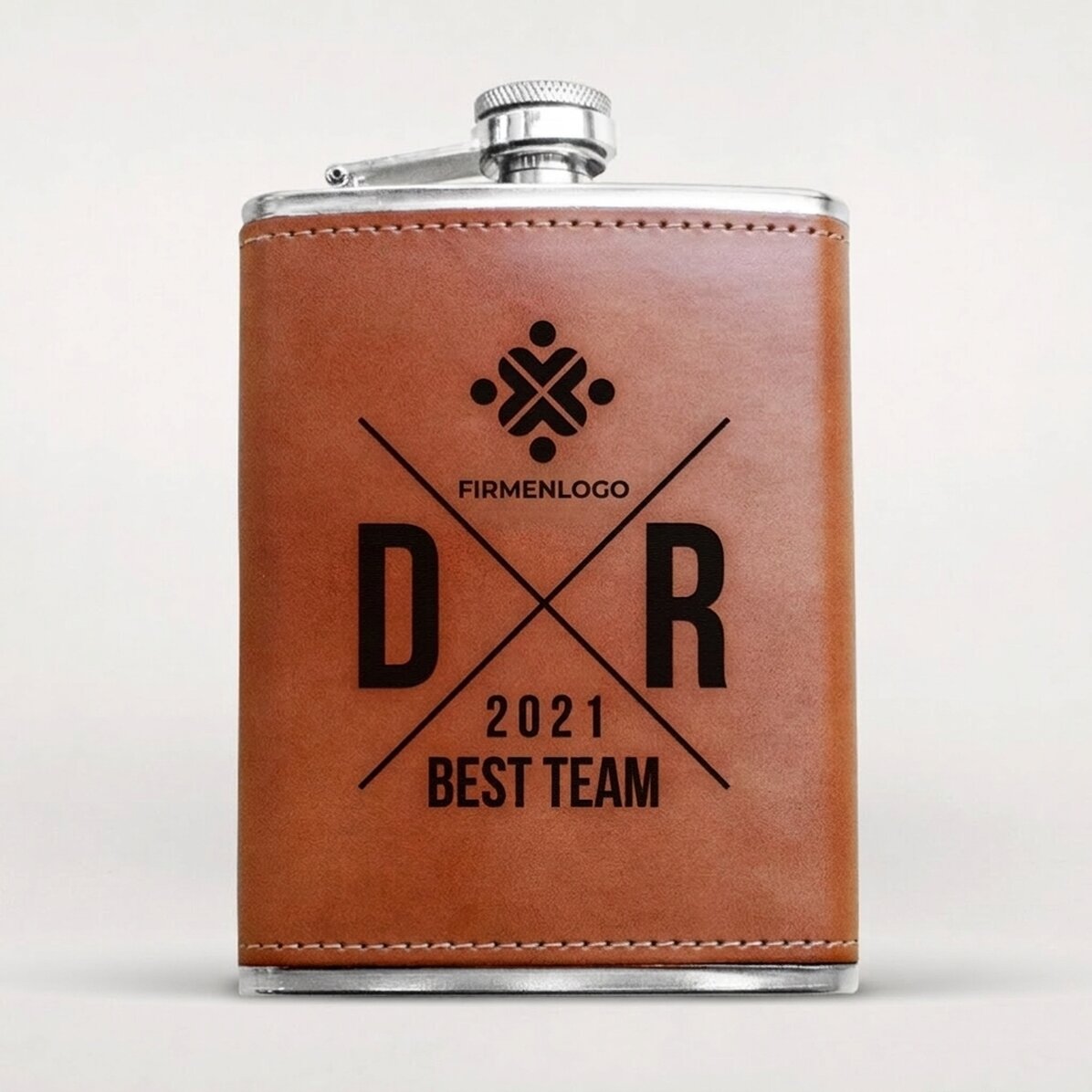 Mit Leder bezogene Taschenflasche, individuell mit Logo und Initialen versehen