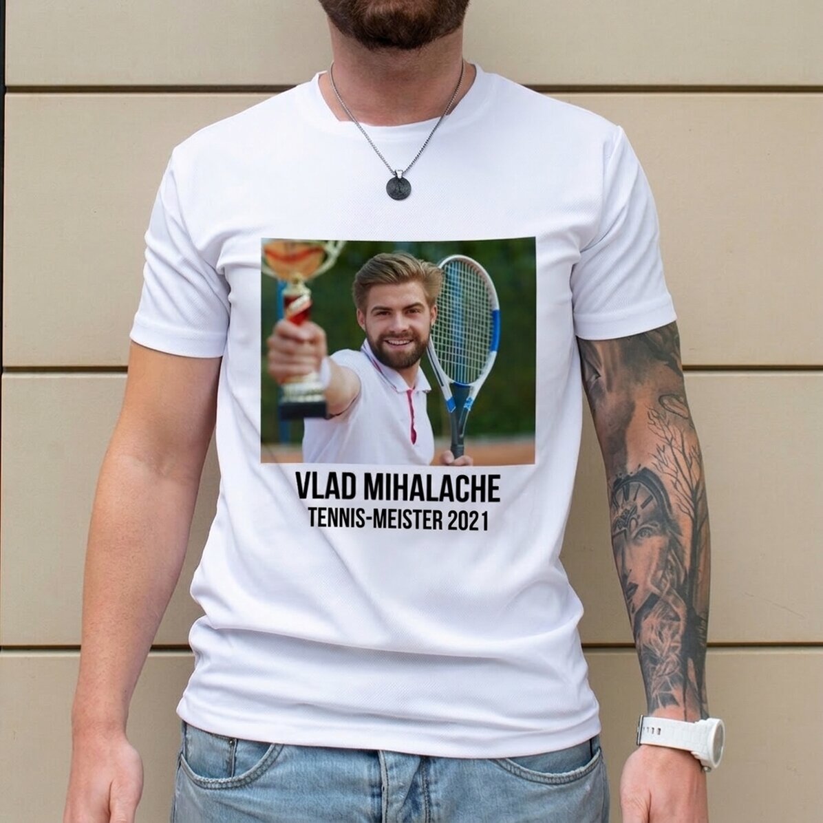 Individuell gestaltetes Sport-T-Shirt mit Foto und Text