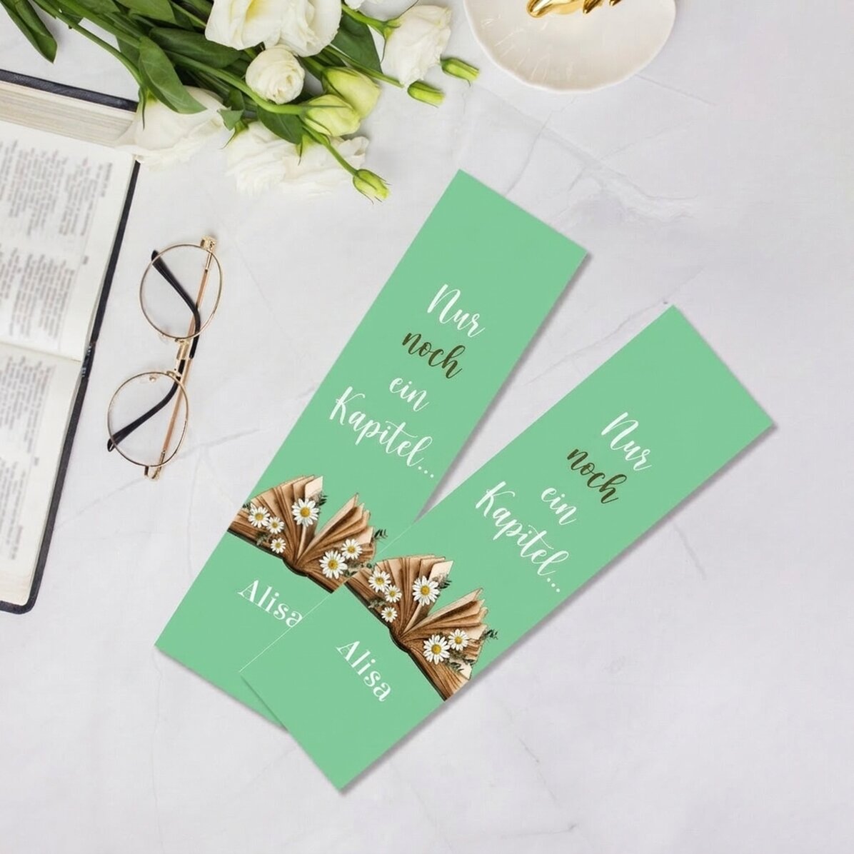 Personalisiertes Lesezeichen mit Text – „Just one more chapter“