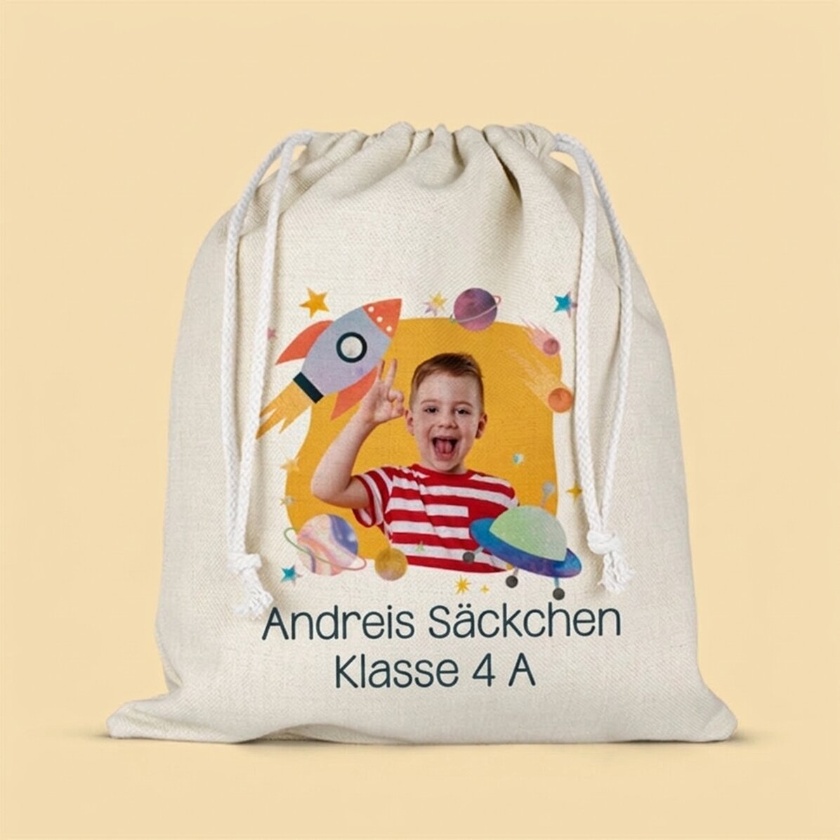 Personalisierte Kindergartentasche mit Text und einem Foto – Space Rocket