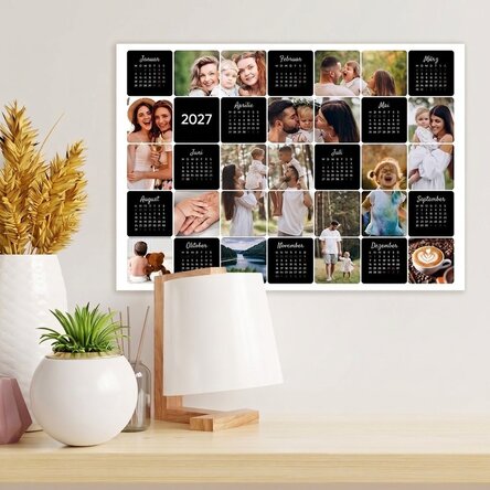 Individuell gestaltetes Kalenderposter mit 12 Fotos