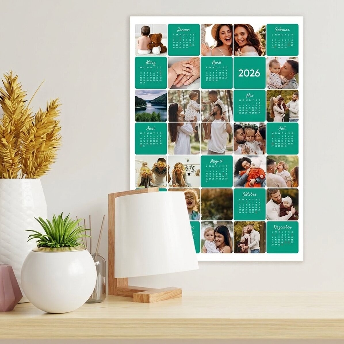 Individuell gestaltetes Kalenderposter mit 16 Fotos