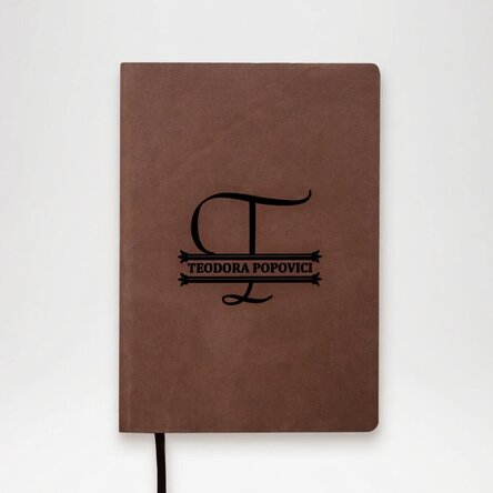 Personalisierter Lederkalender mit Monogramm und Namen in der Mitte – Modell 2