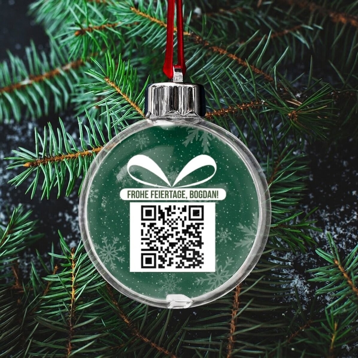 Individuell gestaltete, beidseitig bedruckte, transparente Kugel mit einem Foto und einem QR-Code