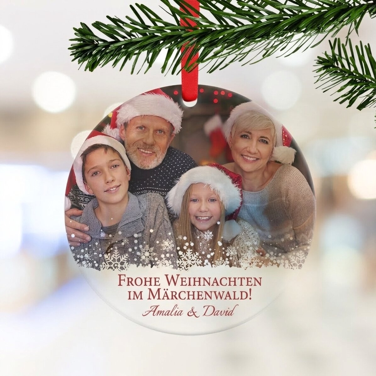 Individuell gestalteter runder Christschmuck mit einem Foto und einer Weihnachtsbotschaft
