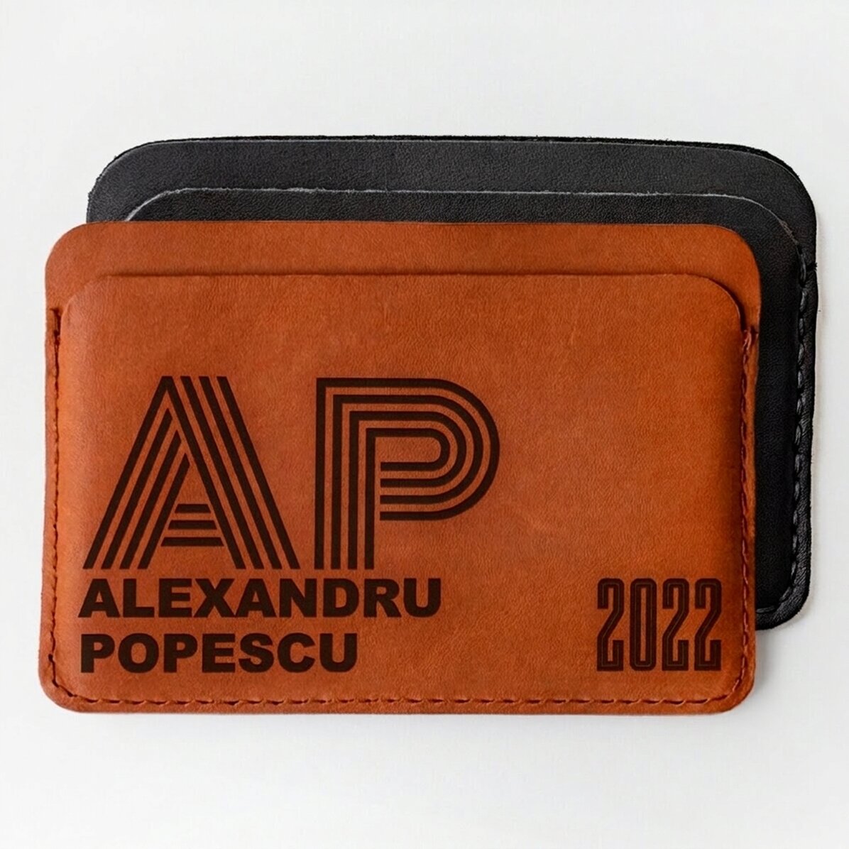 Personalisierte Lederbrieftasche mit Initialen, Namen und Jahreszahl