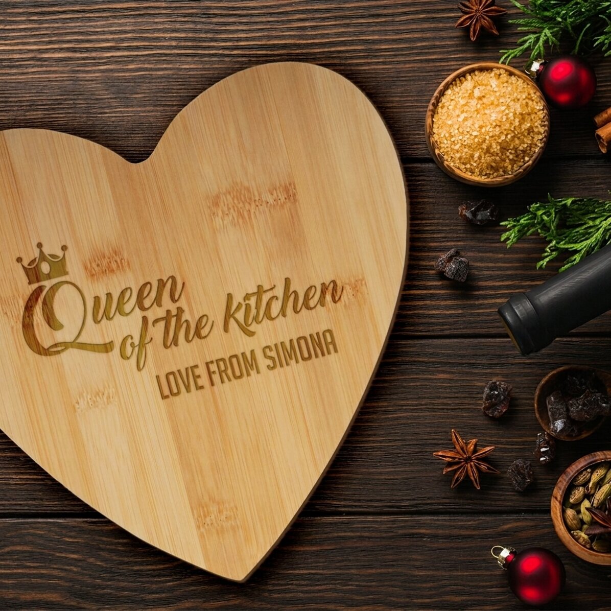 Personalisierter, herzförmiger Schneidebrett mit Schriftzug – Queen of the kitchen