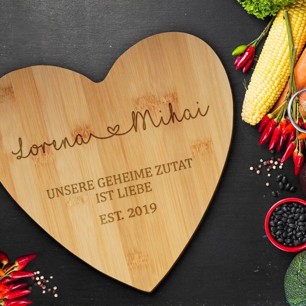 Personalisierter, herzförmiger Schneidebrett für Paare