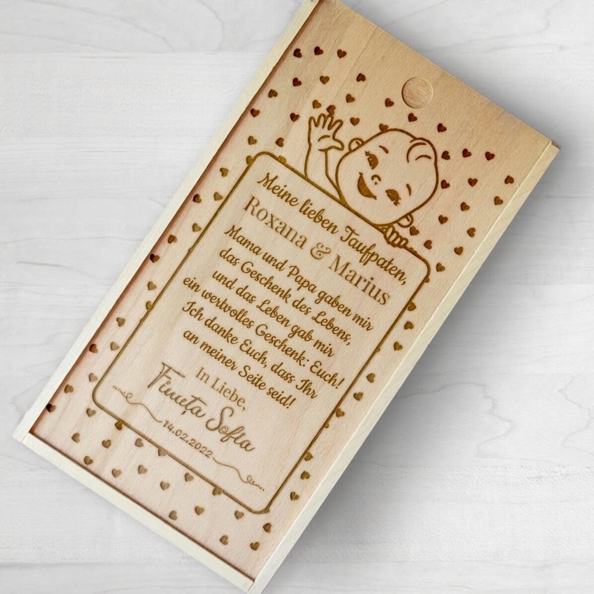 Personalisierte Geschenkbox aus Holz mit Dankesbotschaft für die Taufpaten