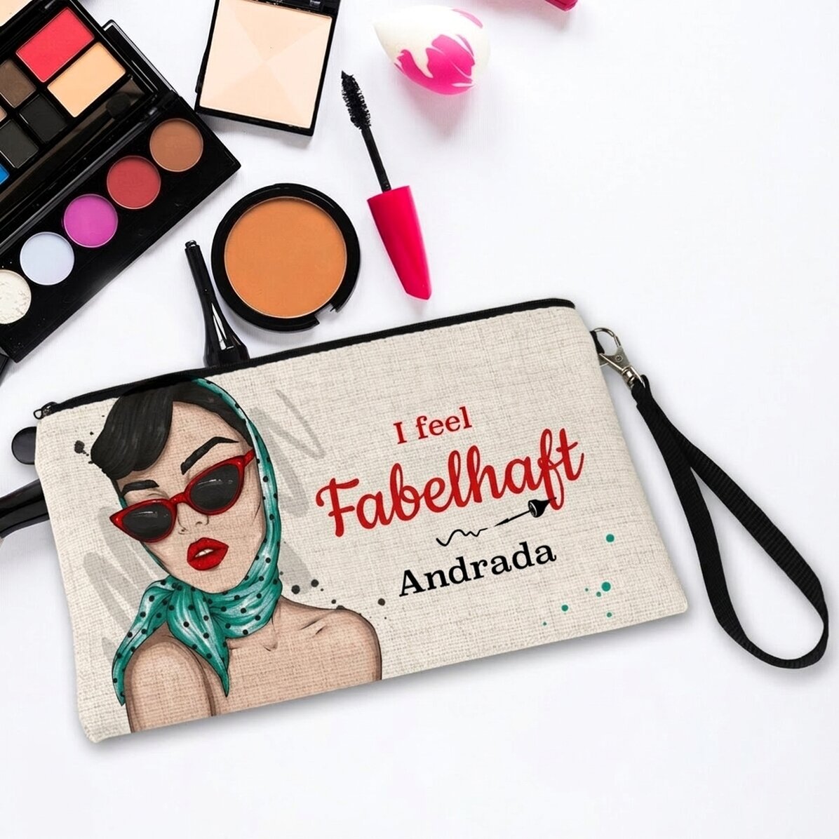 Individuell gestaltetes Make-up-Set mit dem Schriftzug „I feel Fabulicious“