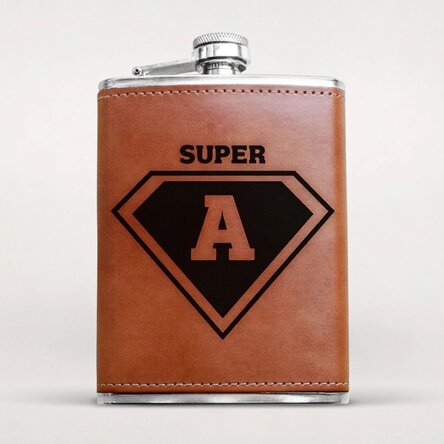 Mit Leder ummantelte Taschenflasche, personalisiert mit einer Initiale – Erou
