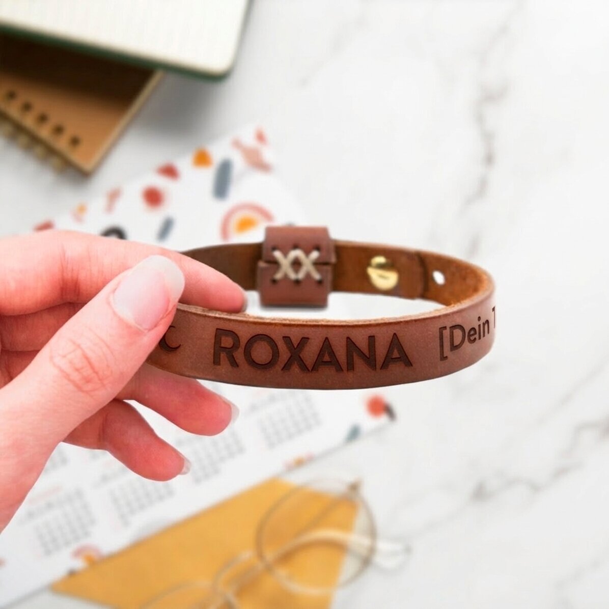 Personalisiertes Lederarmband mit Namen für Damen – Halbmond