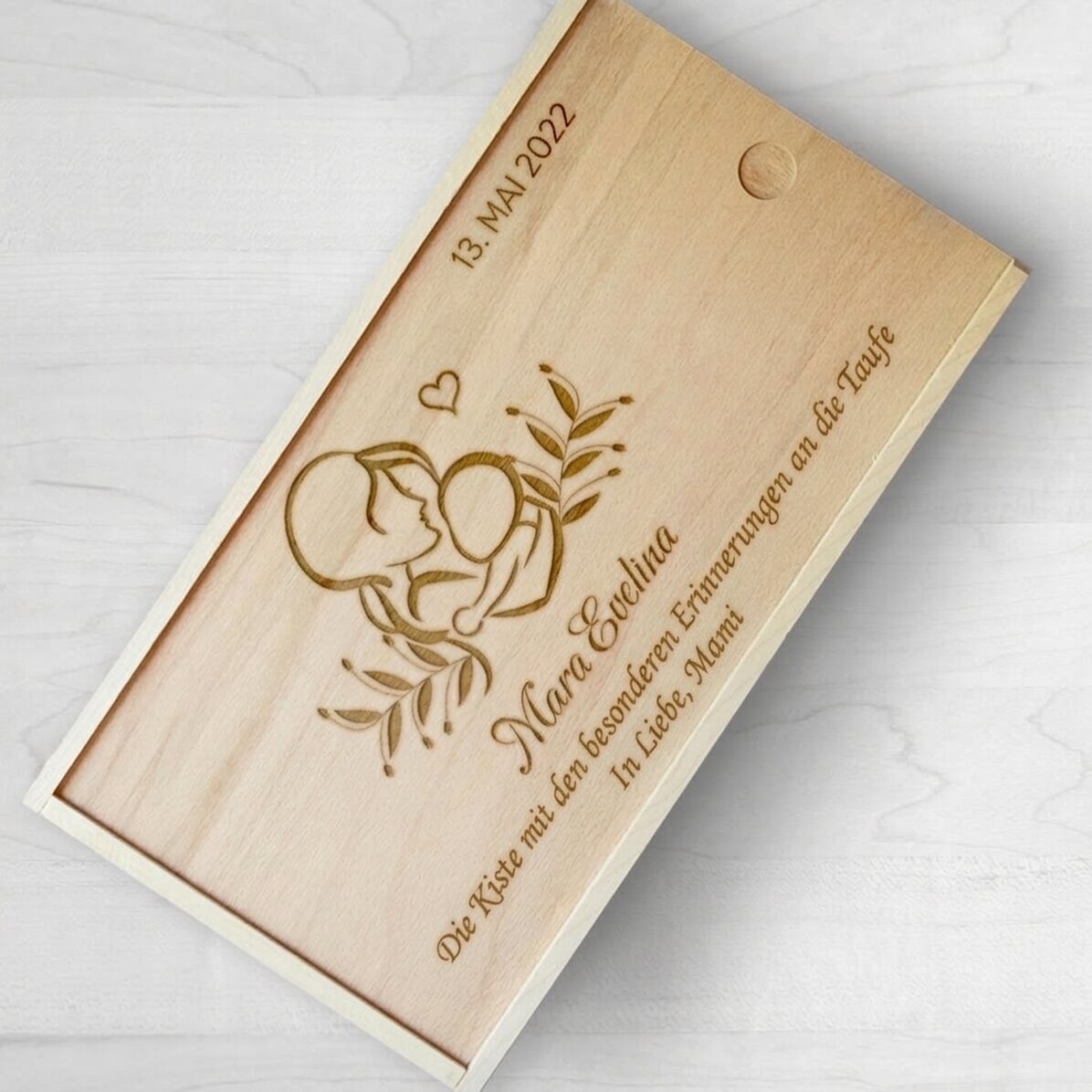 Personalisierte Geschenkbox aus Holz – Andenken an die Taufe