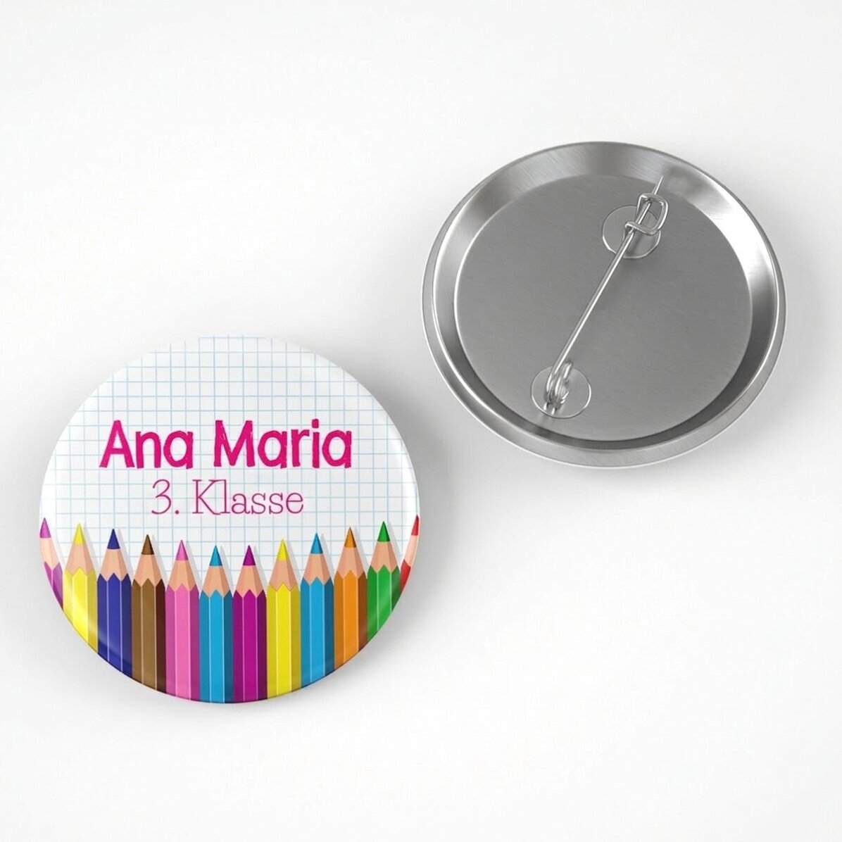 Personalisiertes Button mit Text – Buntstifte