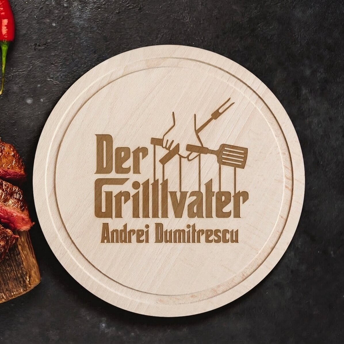 Individuell gestalteter runder Hackblock mit Text – The Grillfather