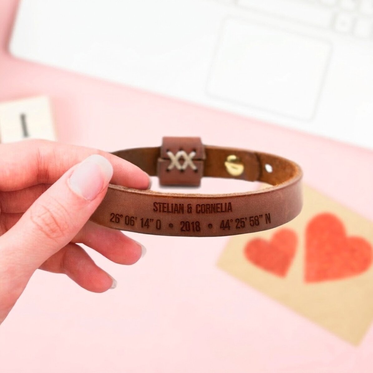 Personalisiertes Lederarmband mit Koordinaten und Namen