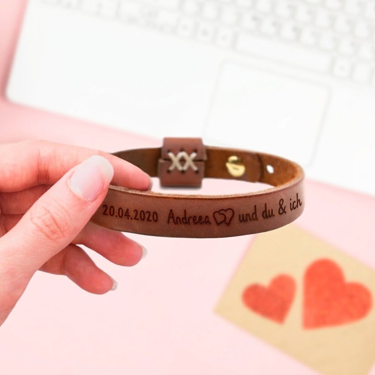 Personalisiertes Lederarmband für Paare – Modell „Herzchen“