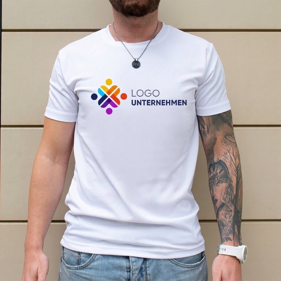 Individuell gestaltetes Sport-T-Shirt mit Logo im Querformat