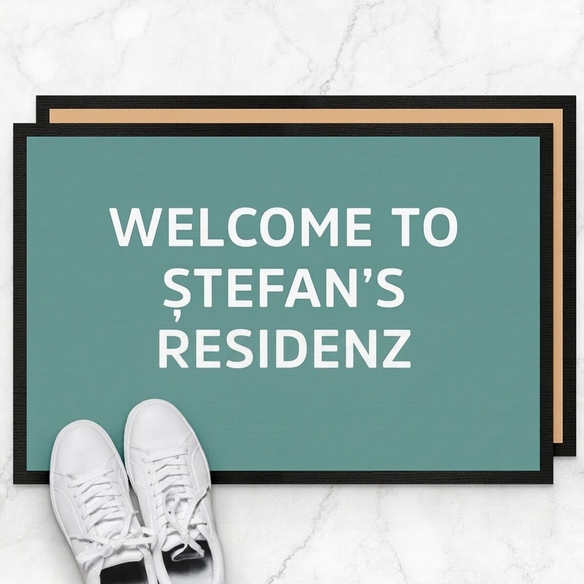 Individuell gestaltete Eingangsmatte mit Schriftzug – „Welcome to my residence“