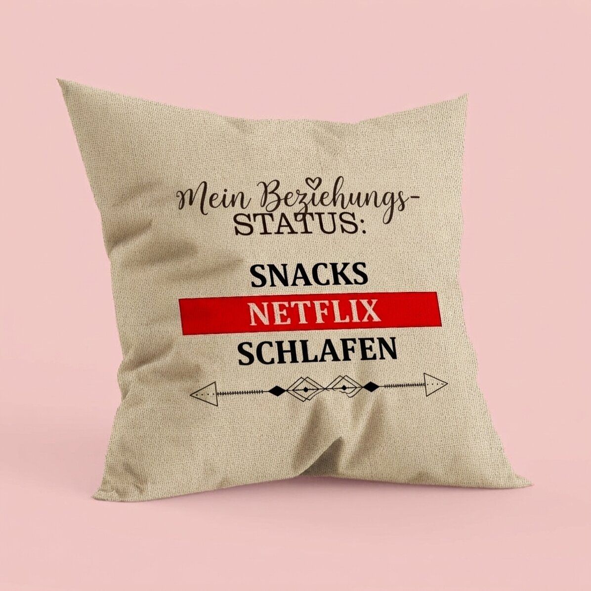 Personalisiertes Kissen mit Text – Beziehungsstatus – In