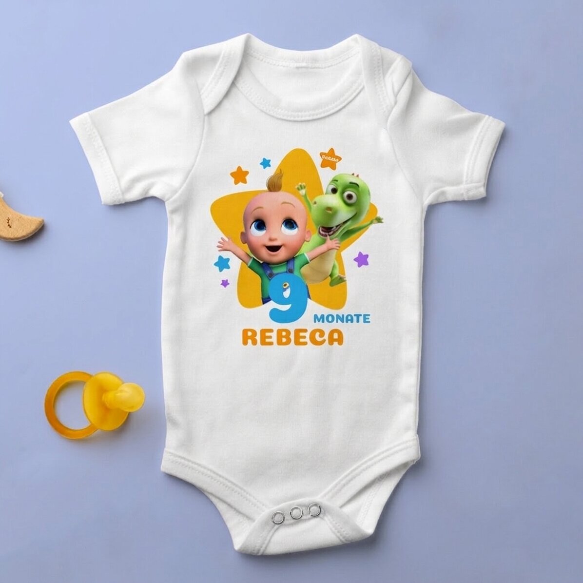 Personalisierter Kinder-Body zum Geburtstag mit Alter und Namen – TraLaLa