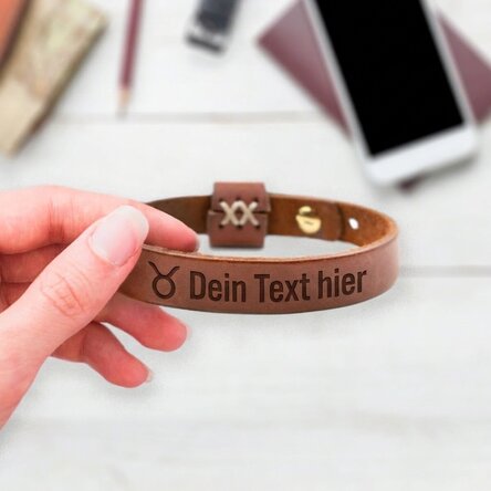 Personalisiertes Lederarmband mit Initialen und dem Sternzeichen Stier