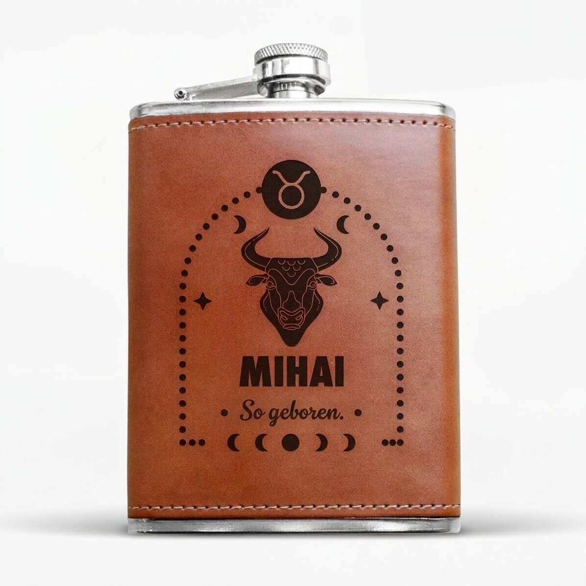 Taschenflasche mit Lederbezug, individuell gestaltet mit Text und Sternzeichen – Stier