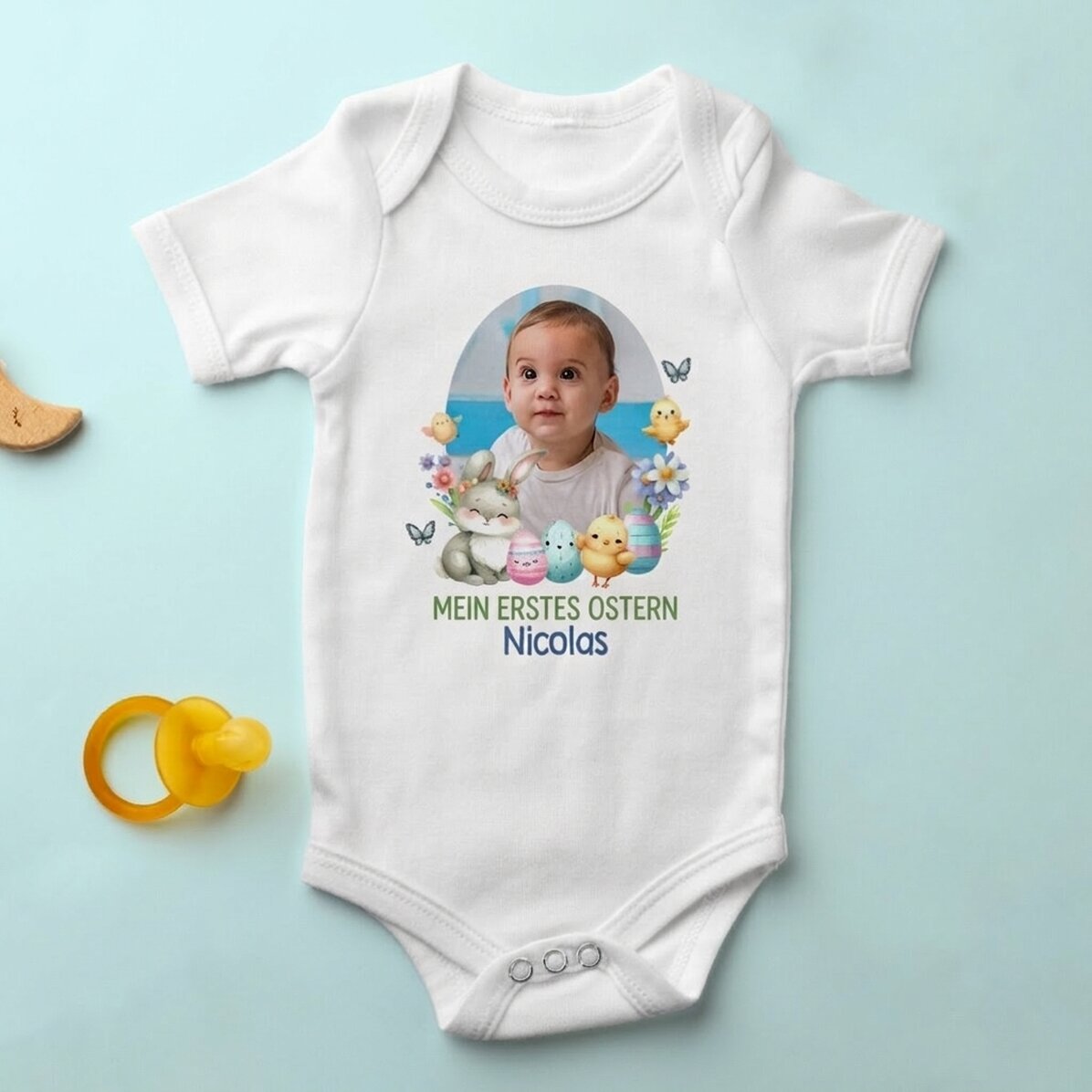 Personalisierter Baby-Body mit Foto und Botschaft – Mein erstes Osterfest