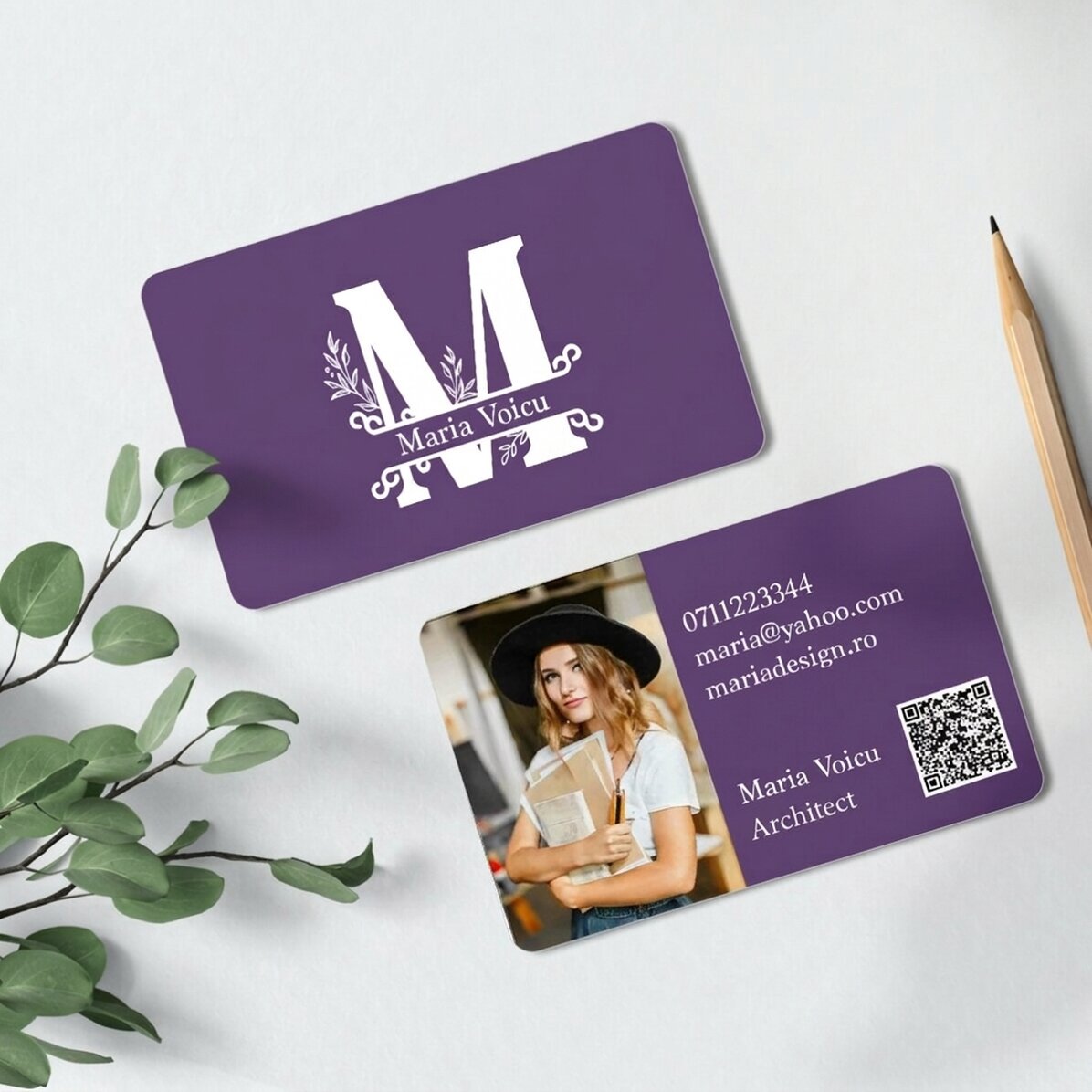 Individuell gestaltete Aluminium-Visitenkarte (Vorder- und Rückseite) mit Foto, Text und QR-Code – M