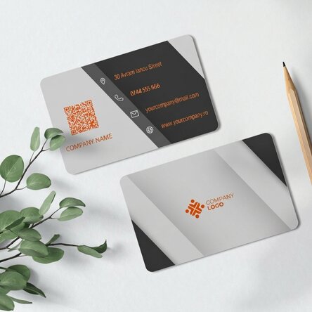 Individuell gestaltete Aluminium-Visitenkarte (Vorder- und Rückseite) mit Logo, QR-Code und Text
