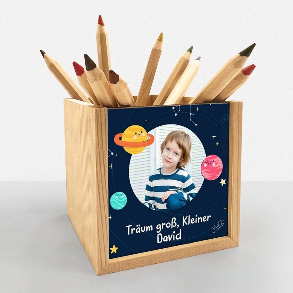 Individuell gestalteter Stifthalter mit Foto und Text – Cosmos