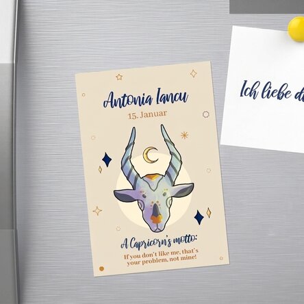 Individuell gestalteter Magnet 10 x 15 cm mit Text – Sternzeichen Steinbock
