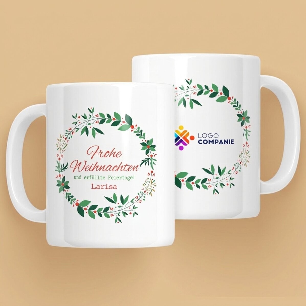 Personalisierte Tasse mit Text und Logo – Weihnachtskränze